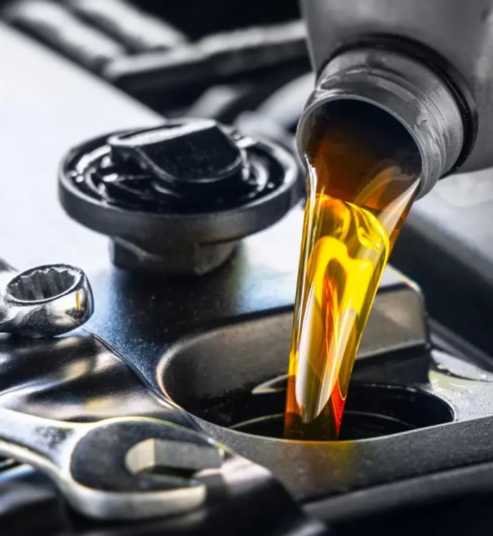 gettyimages-adding-engine-oil